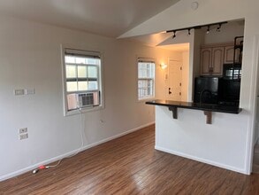 247 Broadway St, Unit #C in Laguna Beach, CA - Foto de edificio - Building Photo