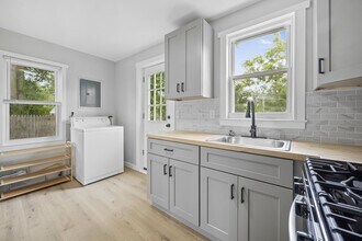 346 E Bernhard Ave in Hazel Park, MI - Building Photo - Building Photo