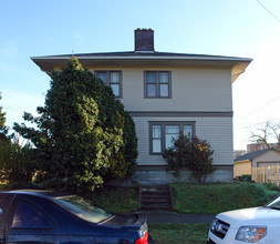 University Triplex in Seattle, WA - Building Photo - Building Photo