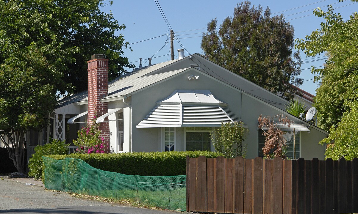 28323-28379 Ruus Rd in Hayward, CA - Foto de edificio