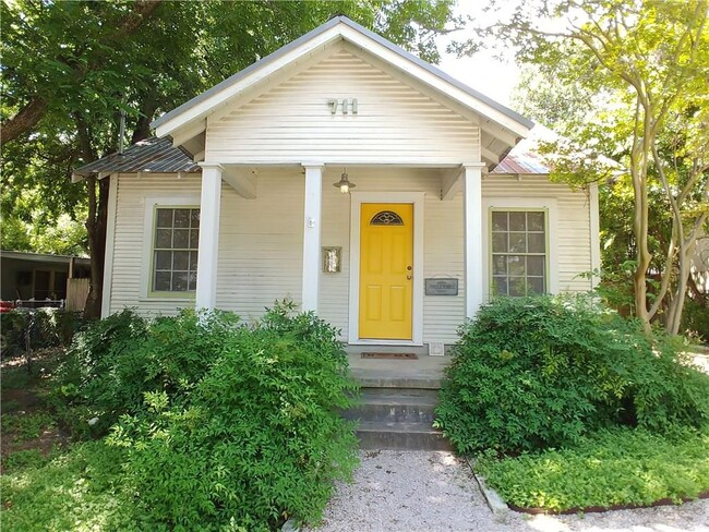 property at 711 W Johanna St