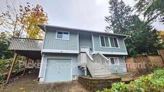 1155 Silverleaf Ct E in Port Orchard, WA - Building Photo
