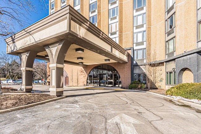 1 Renaissance Pl in Palatine, IL - Building Photo - Building Photo