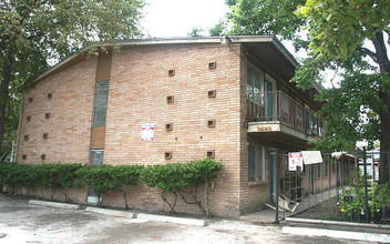 Heights Terrace/ponderosa in Houston, TX - Building Photo - Building Photo