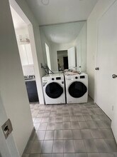 8 Deborah Dr in Edison, NJ - Building Photo - Building Photo