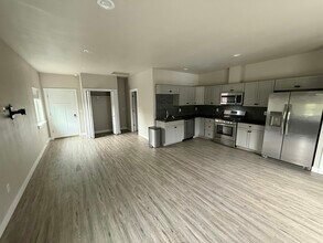 8963 Toloff St in Anchorage, AK - Building Photo - Building Photo