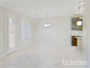 10250 Copalito Dr in Las Vegas, NV - Foto de edificio - Building Photo