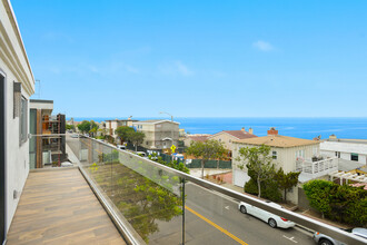 2504 Highland Ave, Unit B in Manhattan Beach, CA - Building Photo - Building Photo