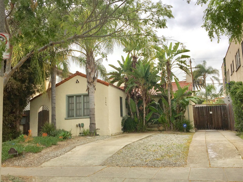 6107 Saturn St, Unit 2508 in Los Angeles, CA - Building Photo