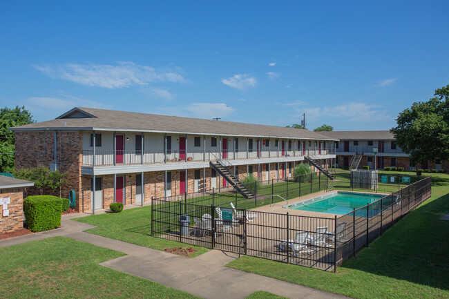 The Meadows Apartments in Waco, TX - Building Photo - Building Photo