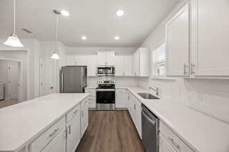 120 Royal Cainhoy Wy in Huger, SC - Building Photo - Building Photo
