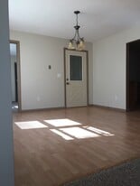 1311 1st Ave S, Unit UpperapartmentB in Escanaba, MI - Building Photo