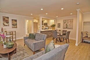 8 Juniper St, Unit 38 in Brookline, MA - Building Photo