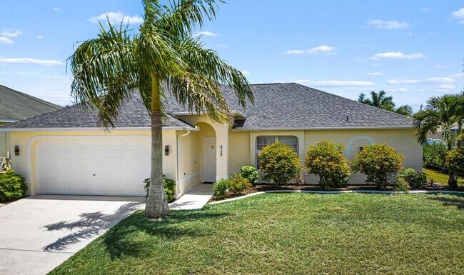 2122 SW 25th St in Cape Coral, FL - Foto de edificio - Building Photo