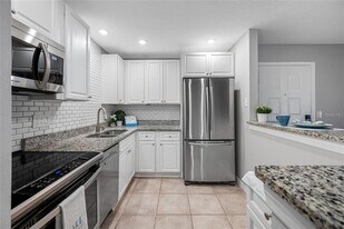 3295 Fox Chase Cir in Palm Harbor, FL - Building Photo