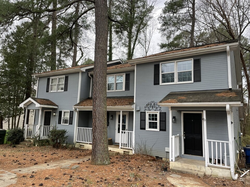 6909 Glendower Rd in Raleigh, NC - Building Photo