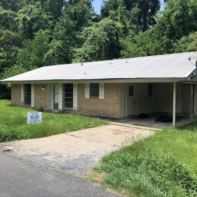 property at 4004 Lee Ct