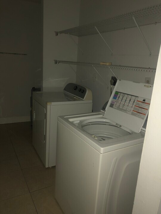 9375 Fontainebleau Blvd, Unit 215 in Miami, FL - Building Photo