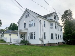 60 Norman St in Manchester, CT - Foto de edificio - Building Photo