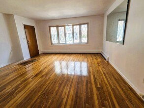 777 Montgomery St in Jersey City, NJ - Building Photo - Building Photo