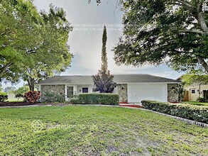 494 Still Meadows Cir W in Palm Harbor, FL - Building Photo - Building Photo