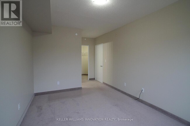 239 Auburn Dr in Waterloo, ON - Building Photo - Building Photo