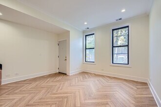 2043 N Humboldt Blvd in Chicago, IL - Building Photo - Building Photo