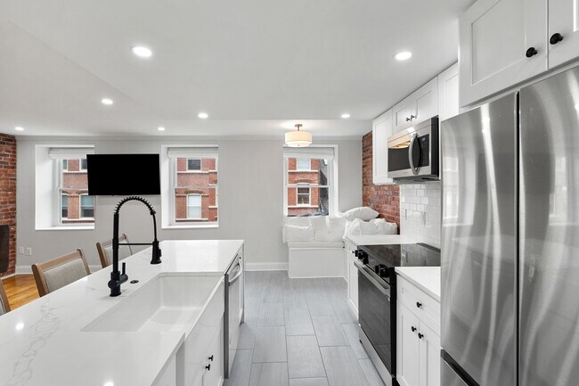 117 Fulton St, Unit 4 in Boston, MA - Building Photo - Building Photo