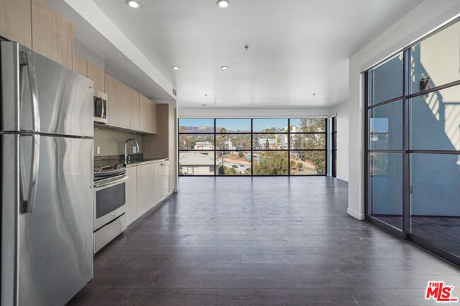 5800 Harold Way in Los Angeles, CA - Building Photo - Building Photo