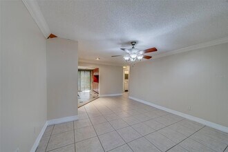 2359 Moore Haven Dr E, Unit 326 in Clearwater, FL - Building Photo - Building Photo