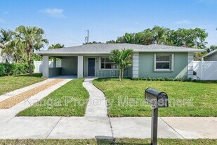 12 Wellesley Dr in Lake Worth Beach, FL - Building Photo