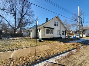 601 Lathrop St in Lansing, MI - Foto de edificio - Building Photo