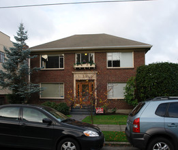 Lake Vista Apartments in Seattle, WA - Building Photo - Building Photo