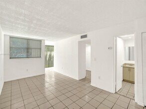 9401 SW 4th St in Miami, FL - Building Photo - Building Photo