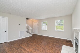 8295 Oak Terrace Ln in Powell, TN - Building Photo - Building Photo