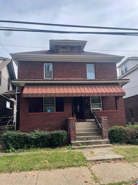 136 Amelia St in Mckees Rocks, PA - Building Photo