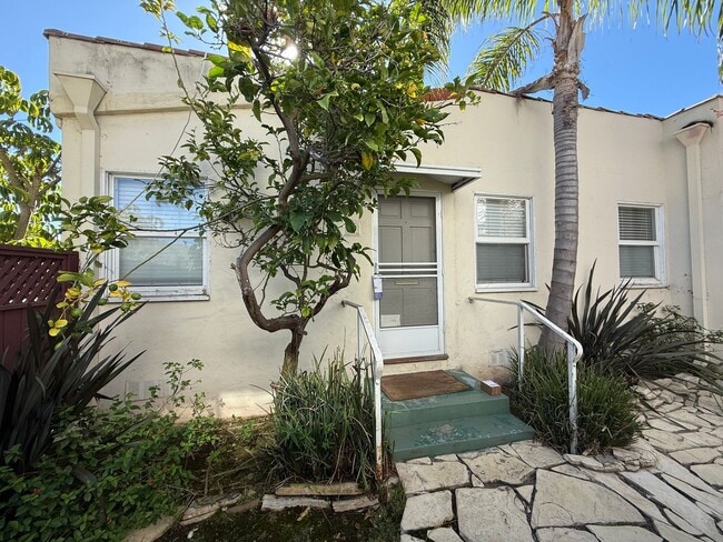 1836 10th St in Santa Monica, CA - Building Photo - Building Photo