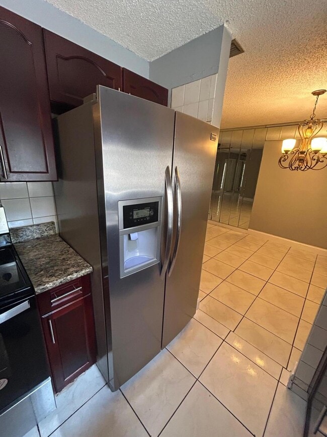 7250 San Castle Blvd in Lantana, FL - Building Photo - Building Photo