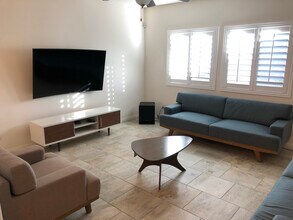 8046 Mosaic Sunrise Ln in Las Vegas, NV - Building Photo - Building Photo