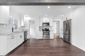 25161 Meridian Rd in Grosse Ile Township, MI - Building Photo - Building Photo