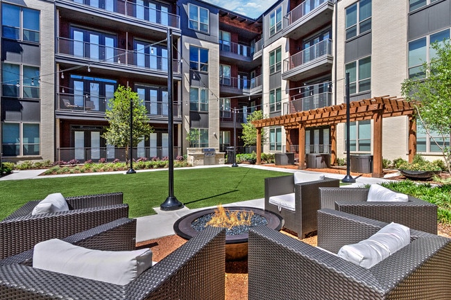 Teak at the Branch in Dallas, TX - Foto de edificio - Building Photo