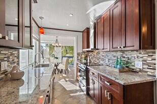 1025 Shell Blvd, Unit 7 in Foster City, CA - Building Photo