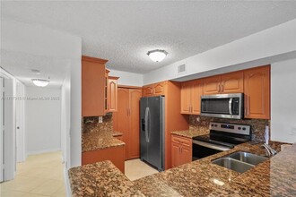 3844 Lyons Rd, Unit 112-4 in Coconut Creek, FL - Foto de edificio - Building Photo