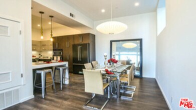 649 Cross Ave in Los Angeles, CA - Building Photo - Building Photo