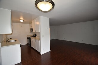 15128 Burbank Blvd, Unit 44-114 in Los Angeles, CA - Building Photo - Building Photo