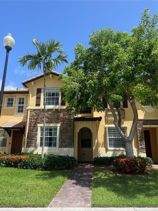 9353 SW 227th St in Cutler Bay, FL - Building Photo