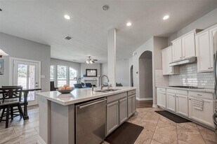 28314 Calaveras Lake Dr in Spring, TX - Building Photo