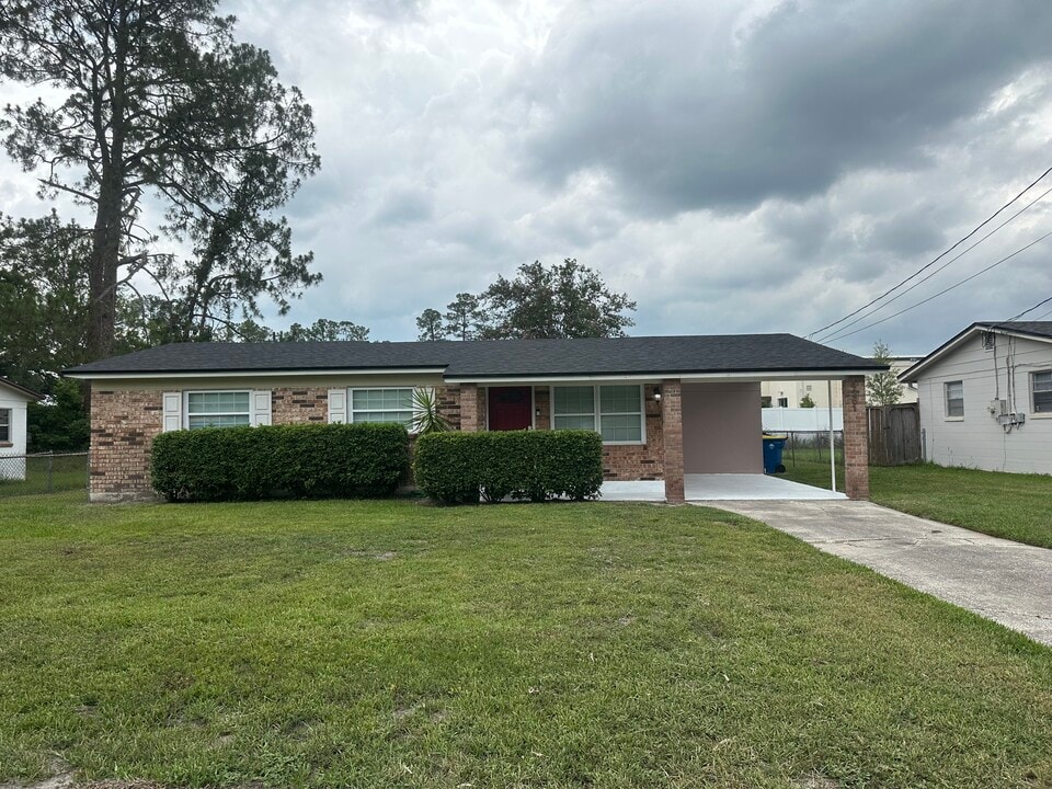 4261 Key Largo Dr in Jacksonville, FL - Foto de edificio
