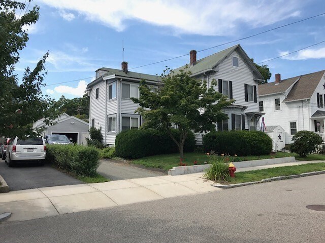28 Sargent St in Melrose, MA - Building Photo