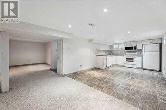 115 Albert St N in Kawartha Lakes, ON - Building Photo - Building Photo